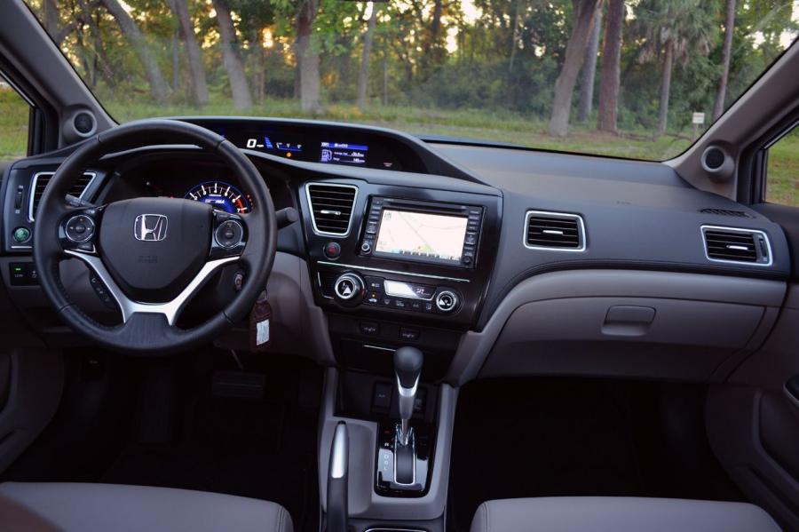  Honda Civic Hybrid 2013 года  (фото 19 из 29)